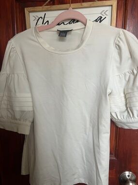 Gracia Cream Short Sleeve Crewneck Tee